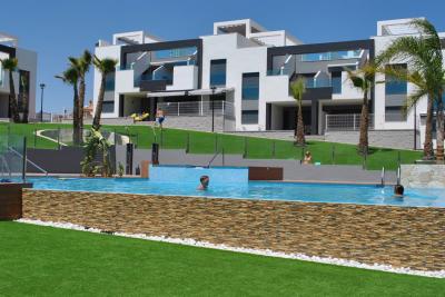 Bottenvåningslägenhet i Oasis Beach Punta Prima 8 Nº 039 in España Casas